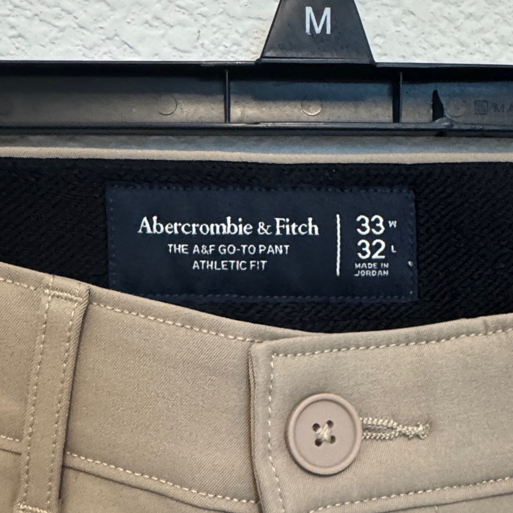 Abercrombie & Fitch Men's Go-To Pant Khaki Chinos - Picture 2 of 5